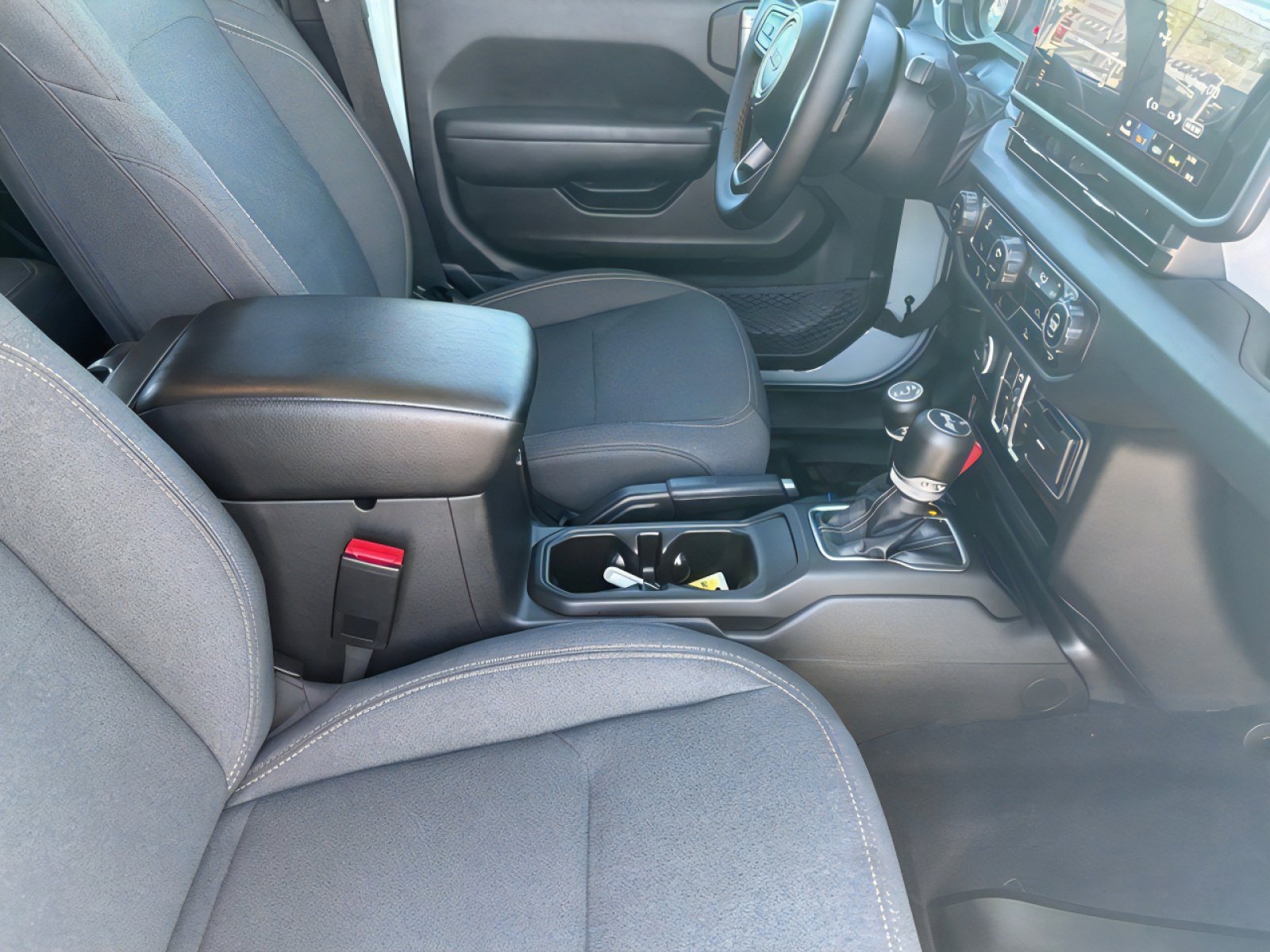 Used 2024 Jeep Wrangler Sport S image 11