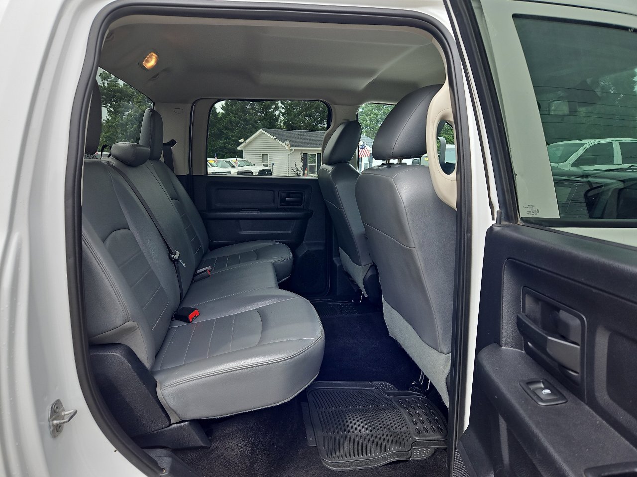 Used 2016 RAM 3500 Tradesman image 29