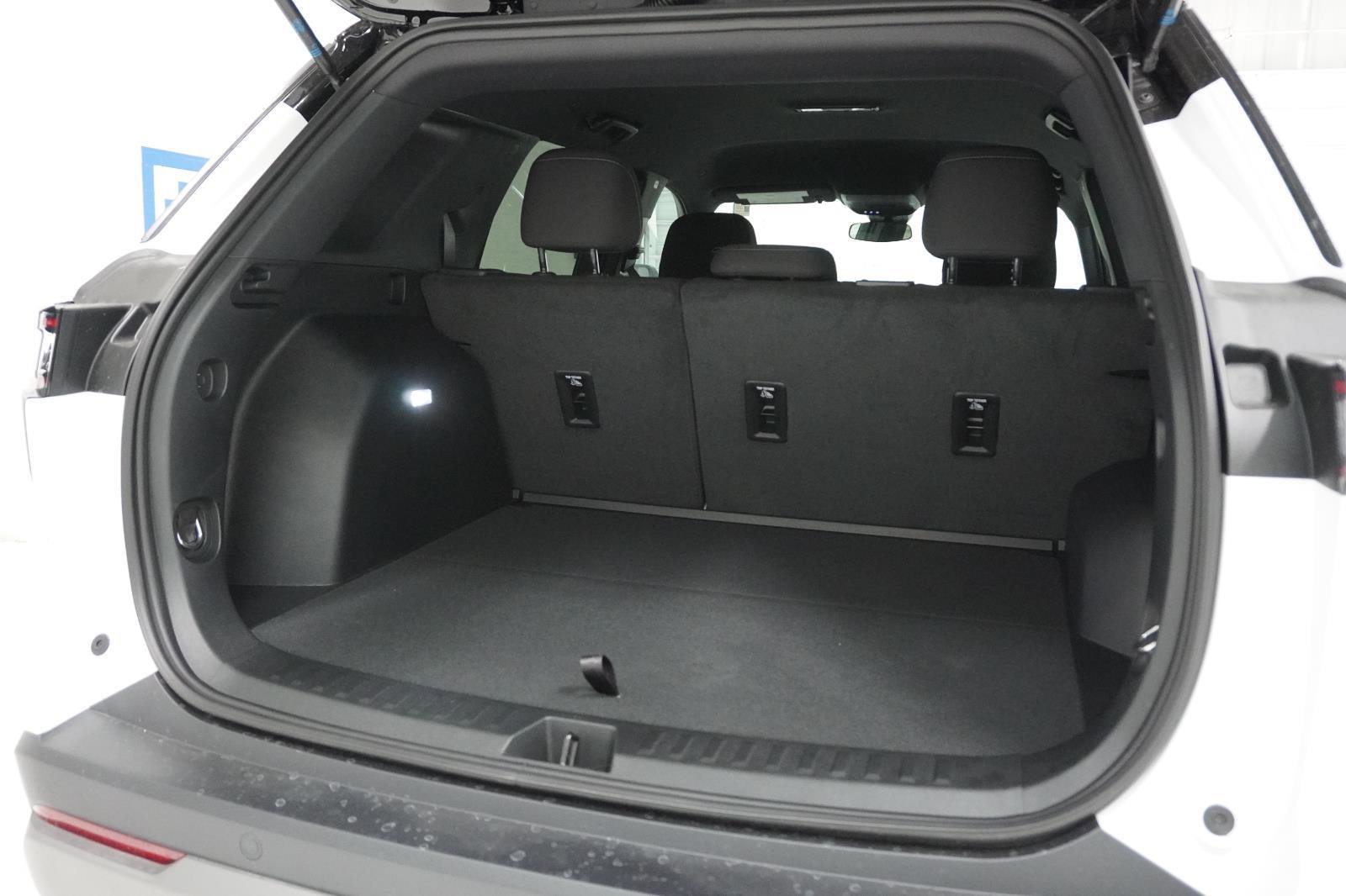 New 2026 Chevrolet Equinox LT w/ Midnight Edition image 7