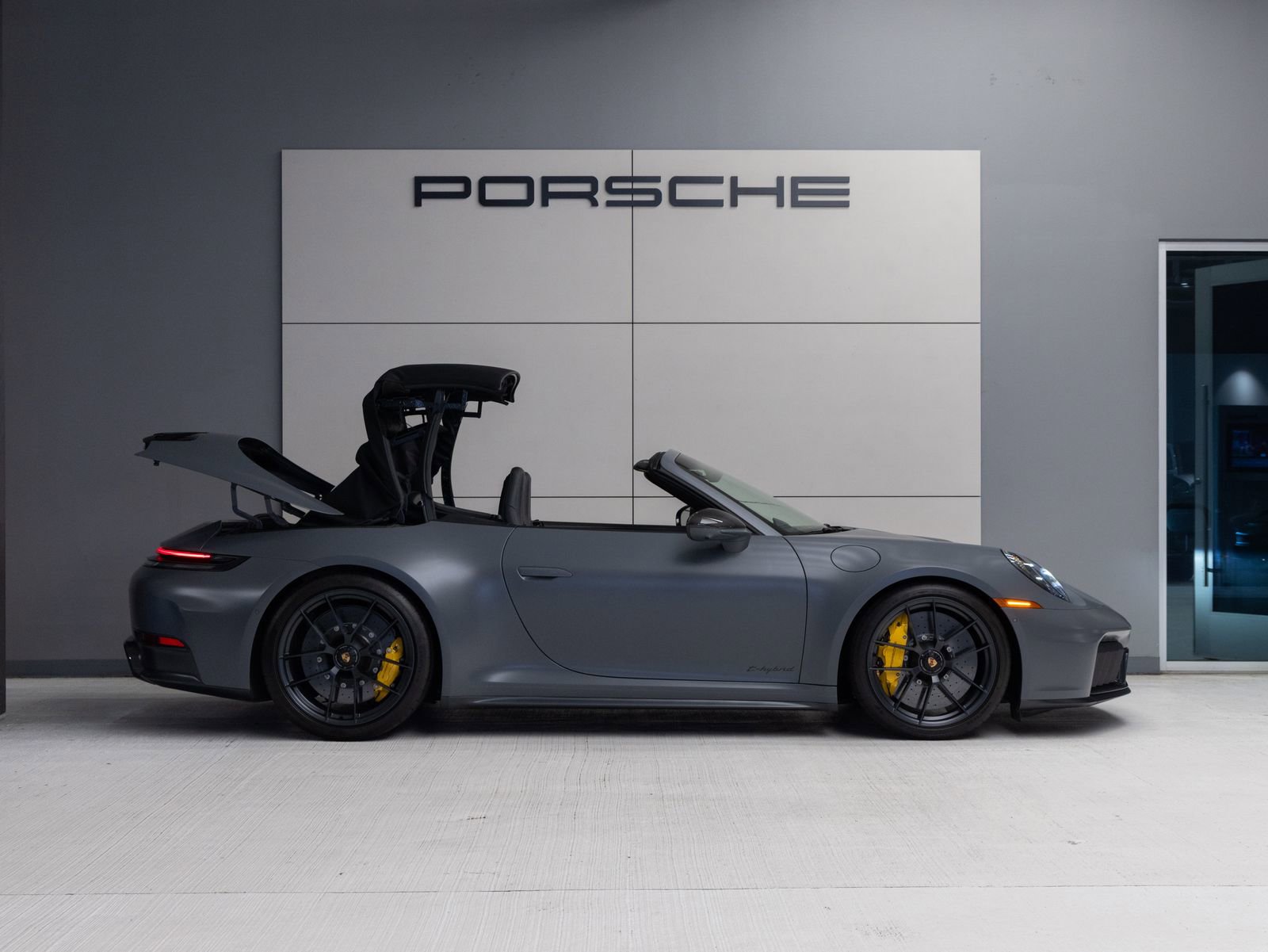 Used 2025 Porsche 911 Carrera GTS image 9
