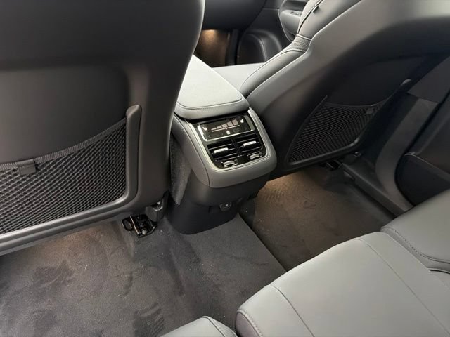 New 2027 Volvo XC90 B6 Plus AWD/4WD image 8