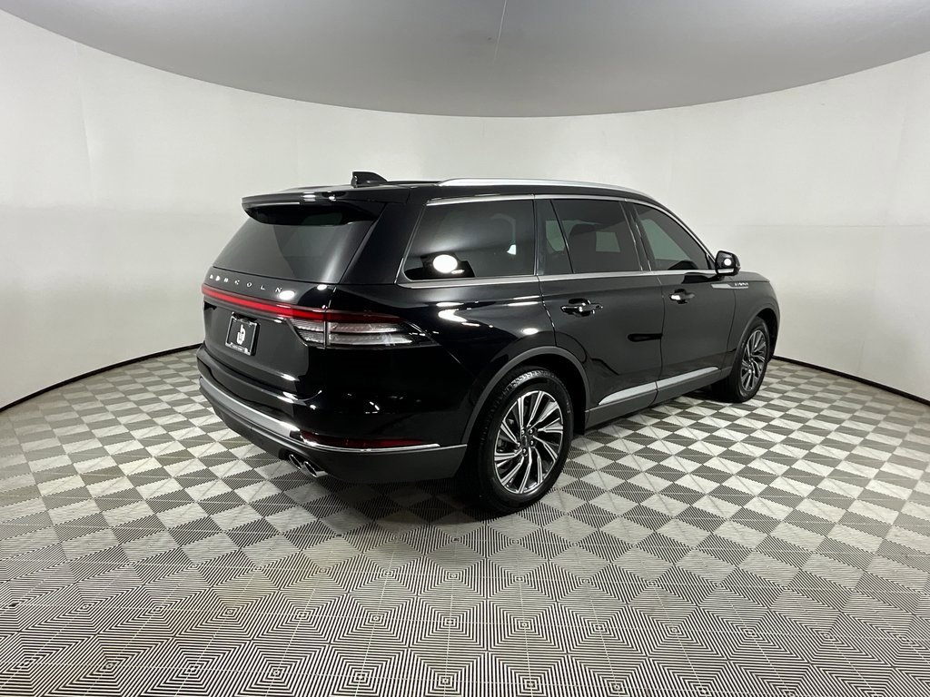Used 2025 Lincoln Aviator AWD image 4