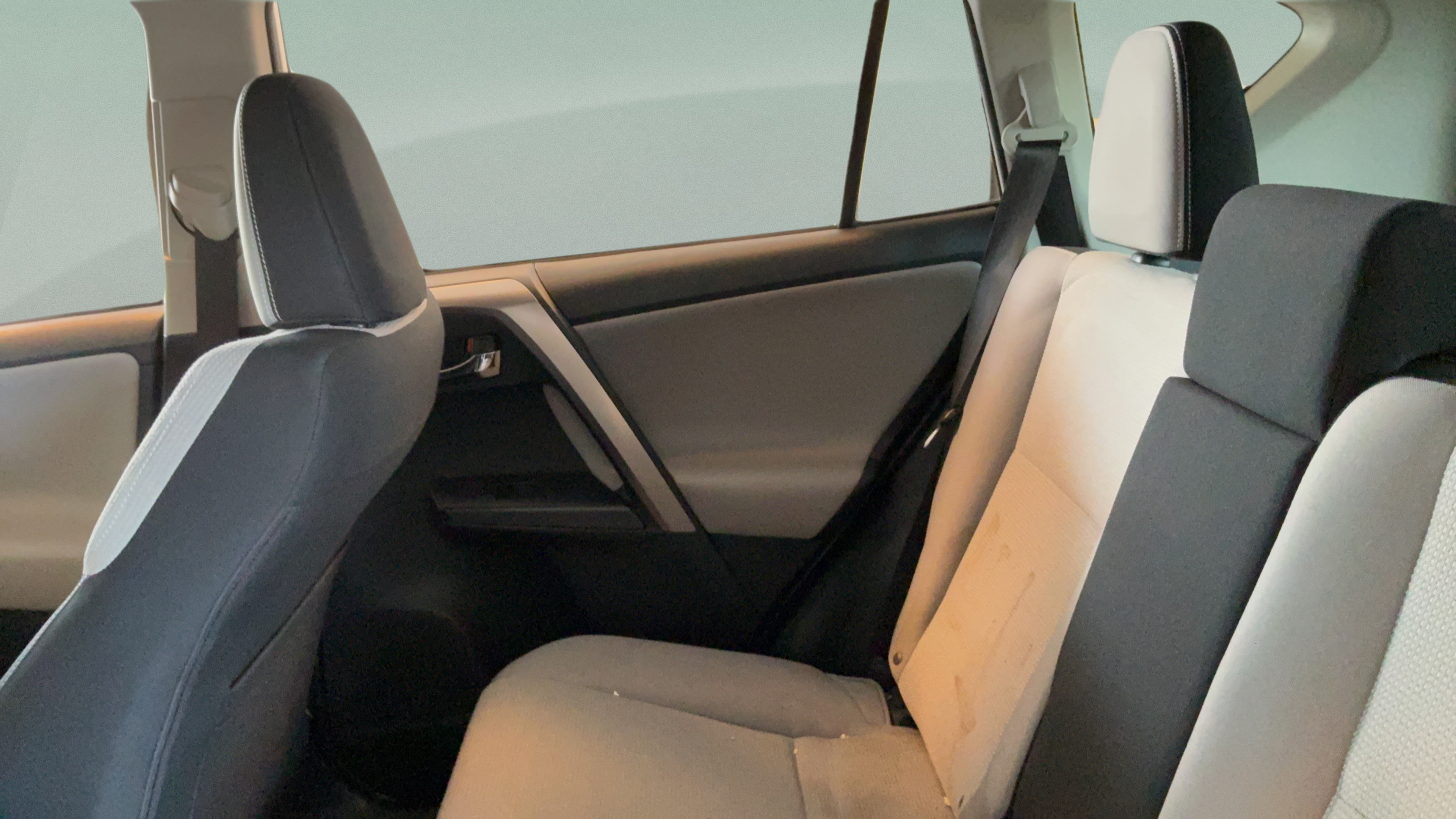 Used 2016 Toyota RAV4 XLE AWD/4WD image 27