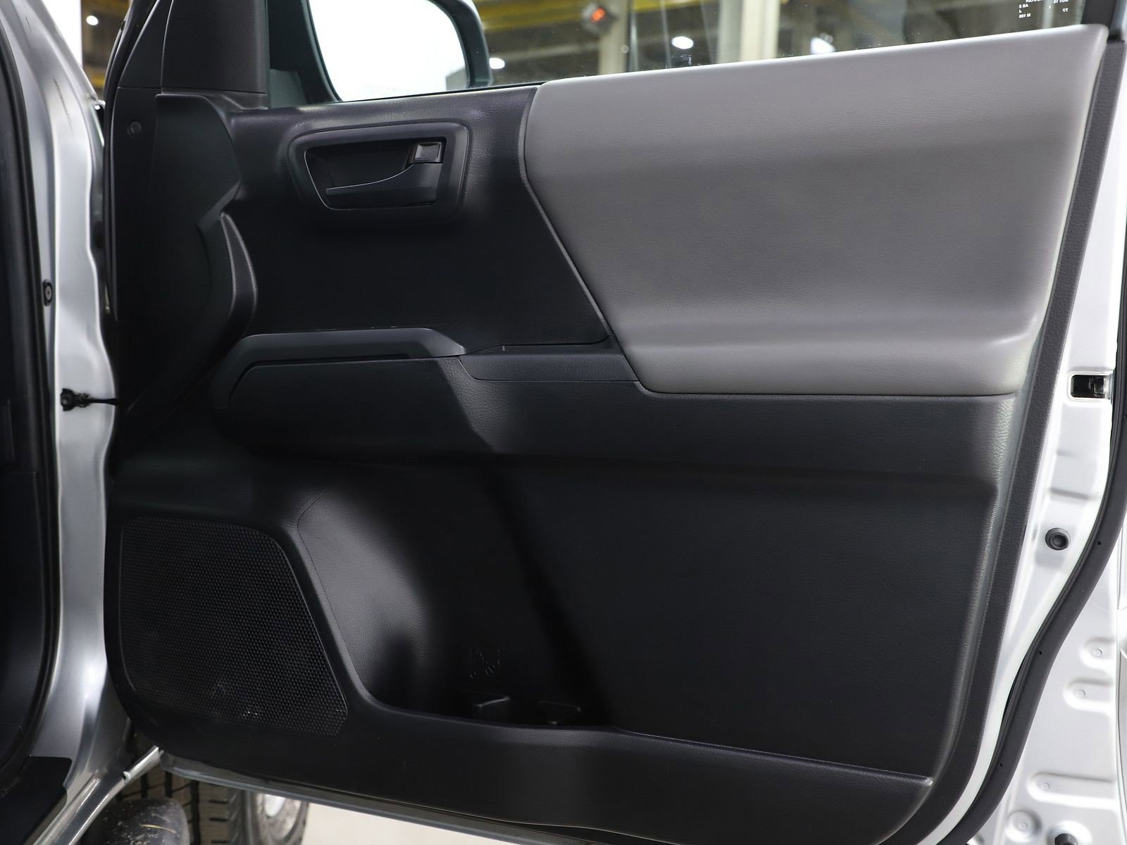 Used 2022 Toyota Tacoma SR image 11