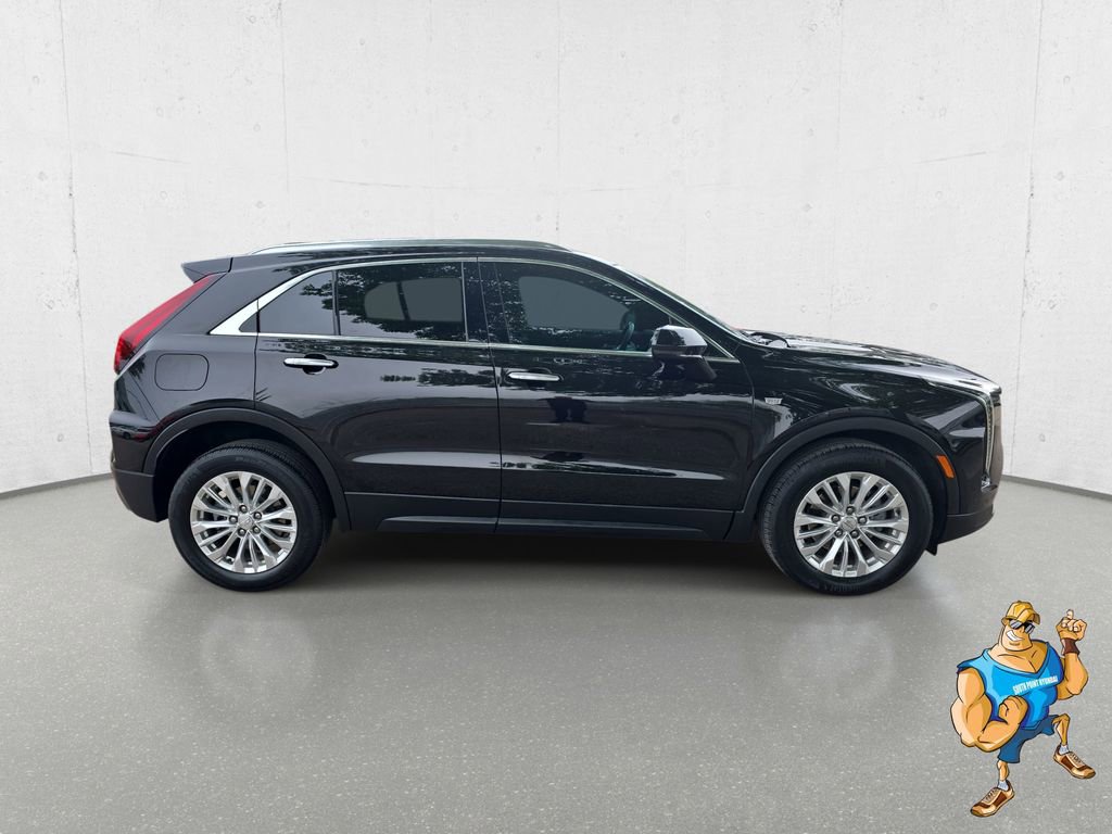 Used 2024 Cadillac XT4 Luxury w/ Cold Weather Package FWD image 4