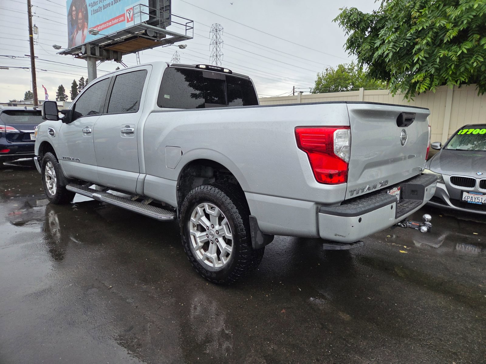 Used 2016 Nissan Titan SV RWD image 2