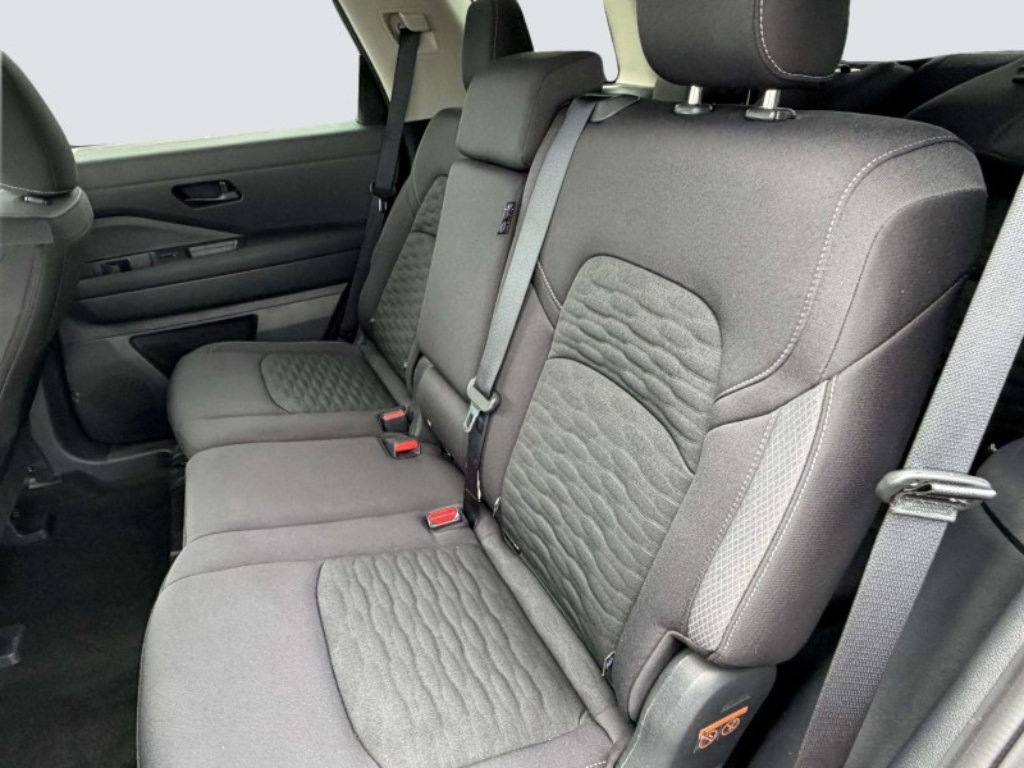Used 2025 Nissan Pathfinder SV AWD/4WD image 22
