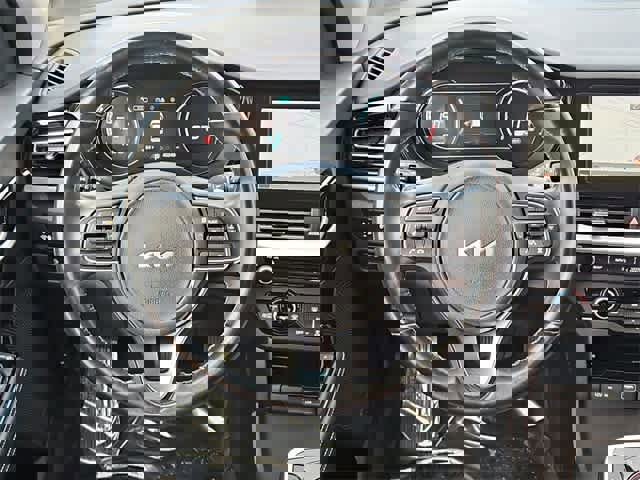 Used 2022 Kia Niro EX image 23