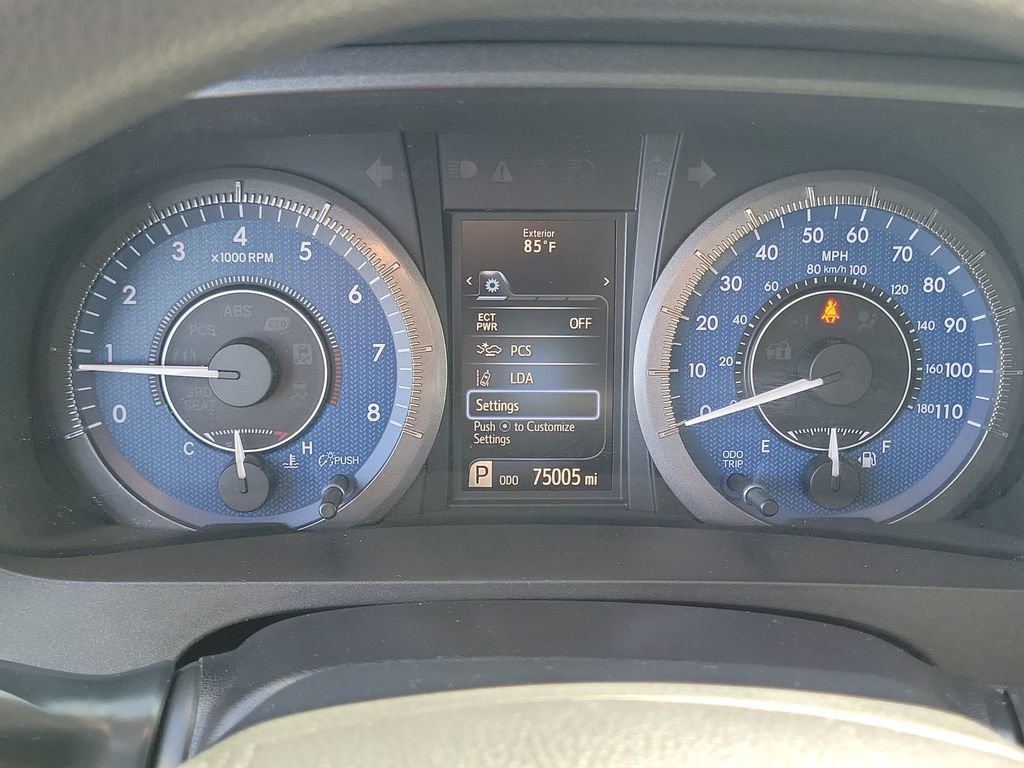 Used 2018 Toyota Sienna LE w/ Carpet Mat Package image 12
