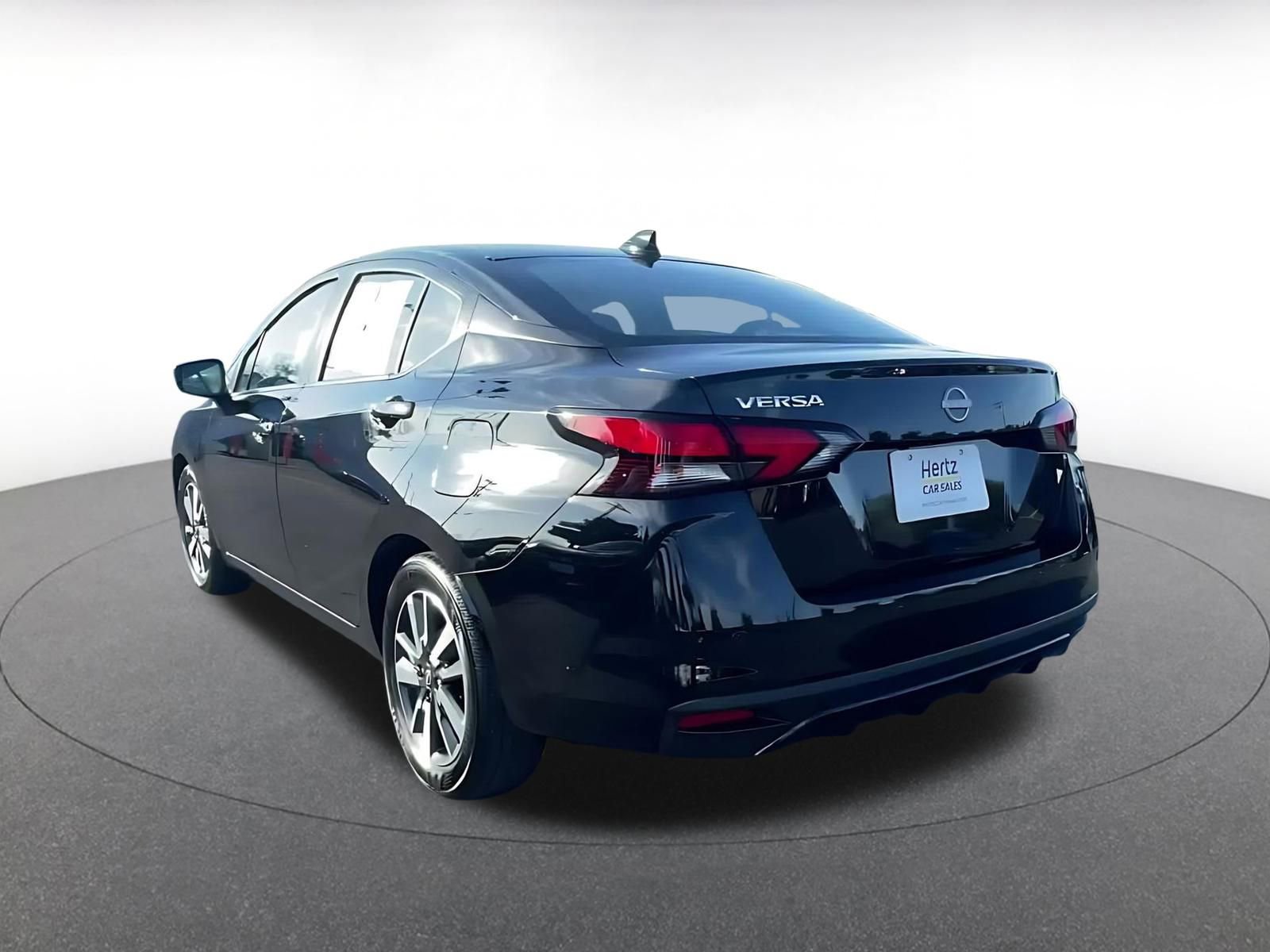 Used 2025 Nissan Versa SV image 12