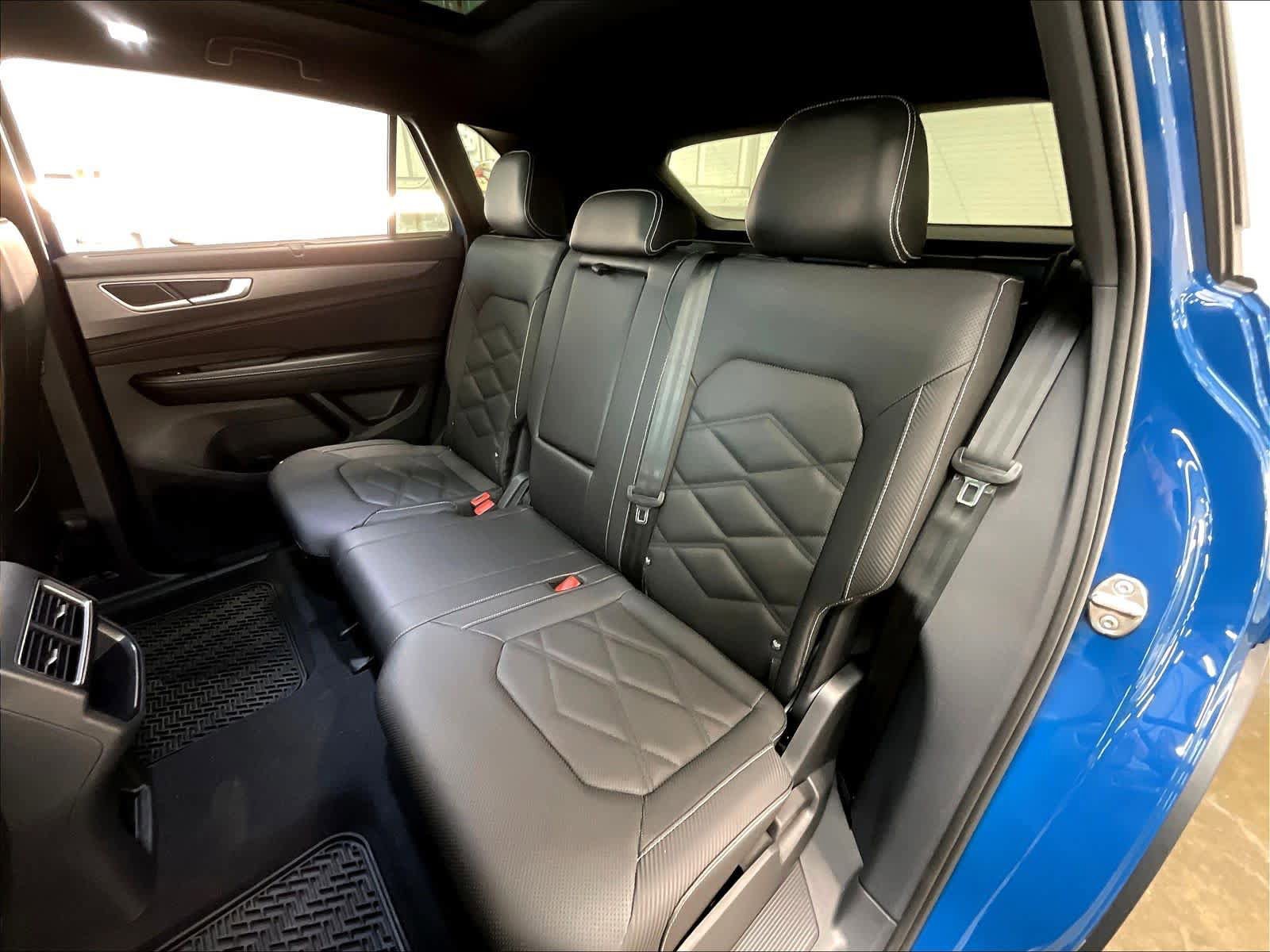 New 2025 Volkswagen Atlas Cross Sport SE image 12