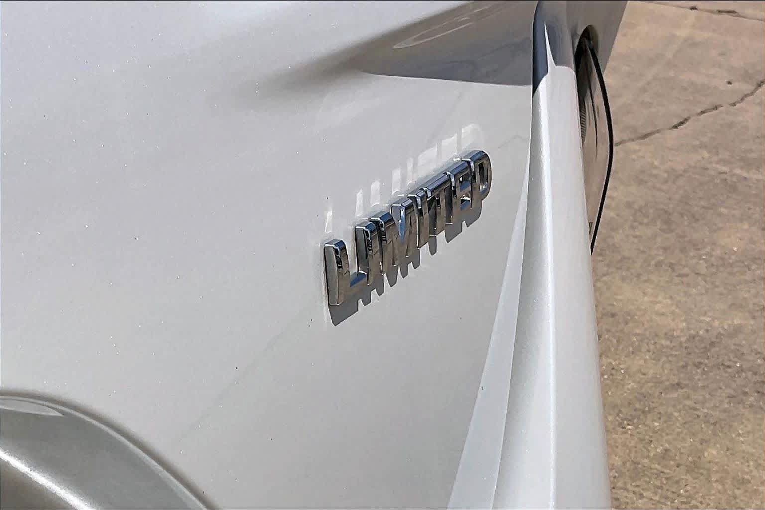 Used 2021 Toyota Prius Prime Limited FWD image 9