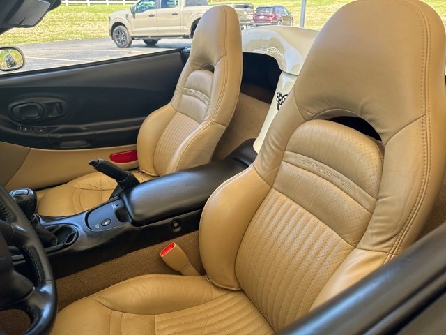 Used 2002 Chevrolet Corvette Base w/ Preferred Equipment Group1 image 4