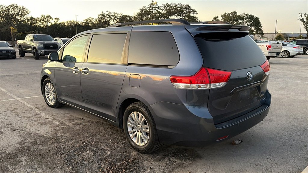 Used 2014 Toyota Sienna XLE image 4