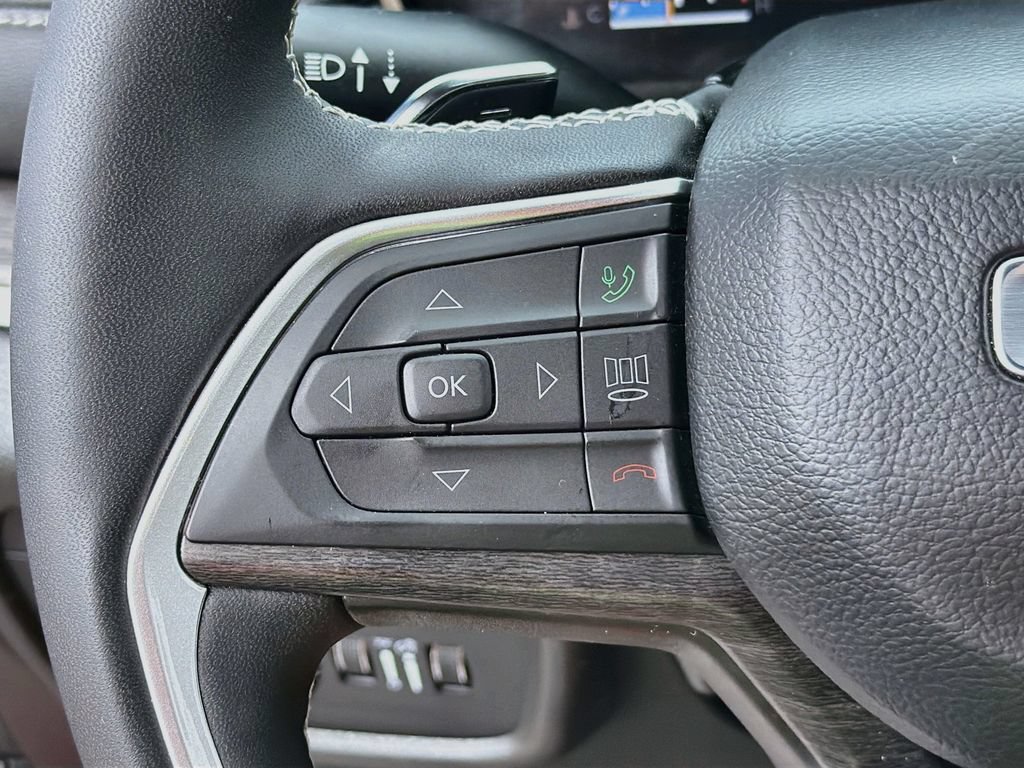 Used 2025 Jeep Grand Cherokee L Limited w/ Luxury Tech Group II AWD/4WD image 22