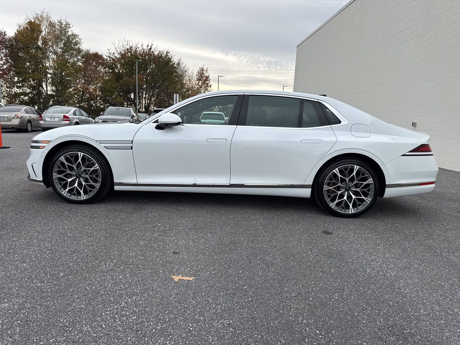 Used 2025 Genesis G90 3.5T image 4