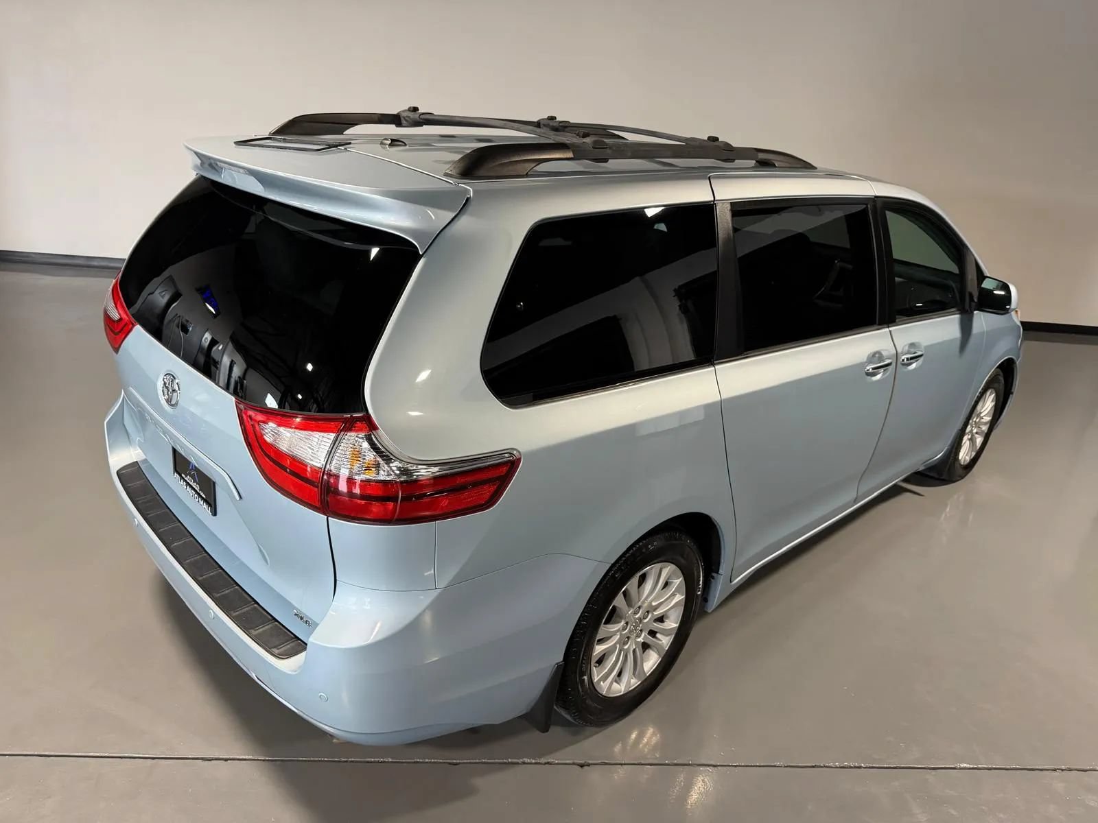 Used 2015 Toyota Sienna XLE Premium FWD image 36
