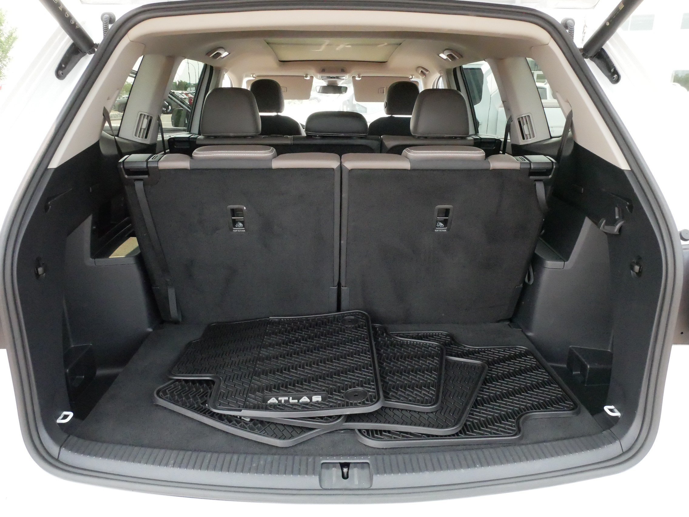 Used 2025 Volkswagen Atlas SEL AWD/4WD image 18