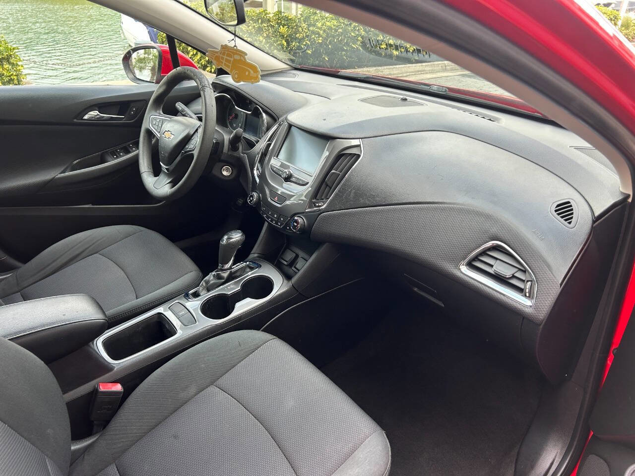 Used 2018 Chevrolet Cruze LT w/ LT Fleet Convenience Package image 9