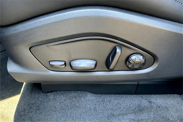 Used 2025 Porsche Macan Electric image 33