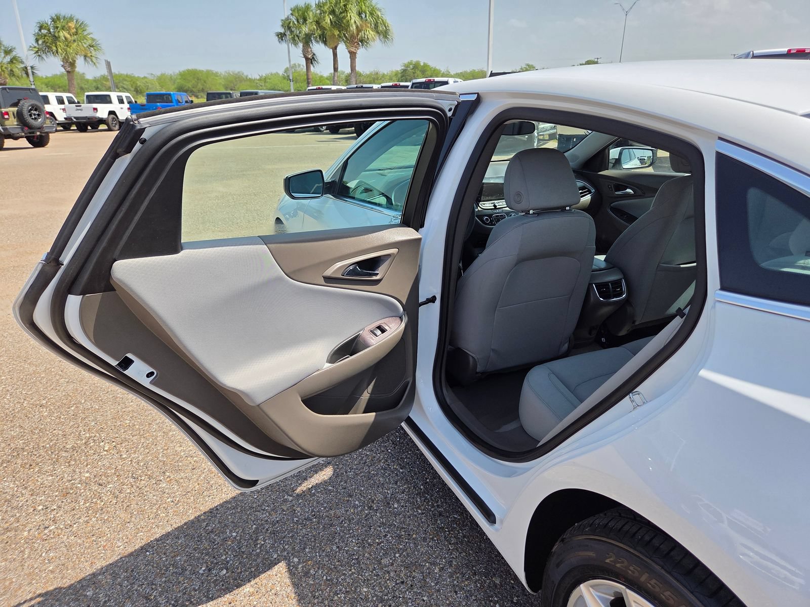 Used 2024 Chevrolet Malibu LT FWD image 14