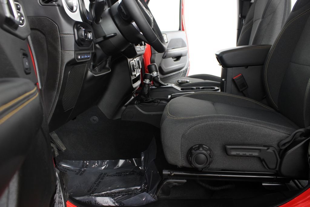 Used 2025 Jeep Wrangler Unlimited Sahara w/ Safety Group AWD/4WD image 15