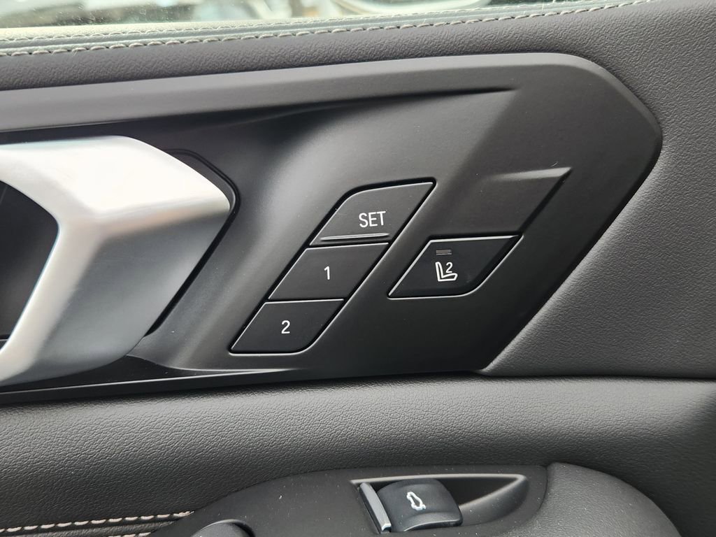 New 2026 BMW X5 xDrive40i w/ M Sport Package AWD/4WD image 17