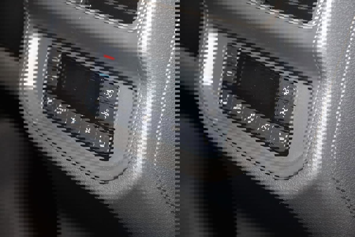 Used 2024 Volkswagen Atlas SEL Premium R-Line image 16