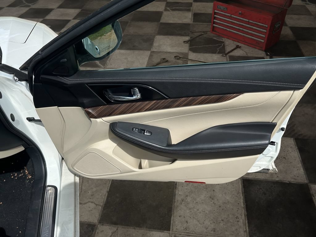 Used 2016 Nissan Maxima Platinum FWD image 9