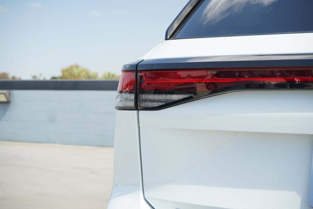 New 2026 Volkswagen Tiguan SE FWD image 8