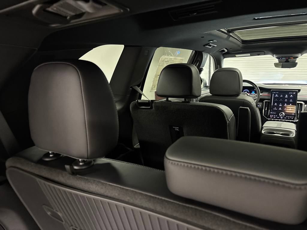 New 2026 GMC Acadia AT4 w/ Super Cruise Package image 18