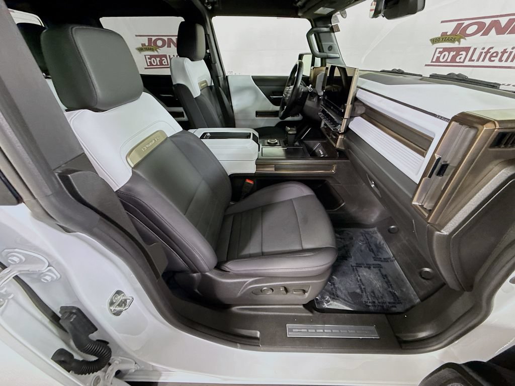 Used 2025 GMC Hummer EV 2X w/ Extreme Off-Road Package AWD/4WD image 32