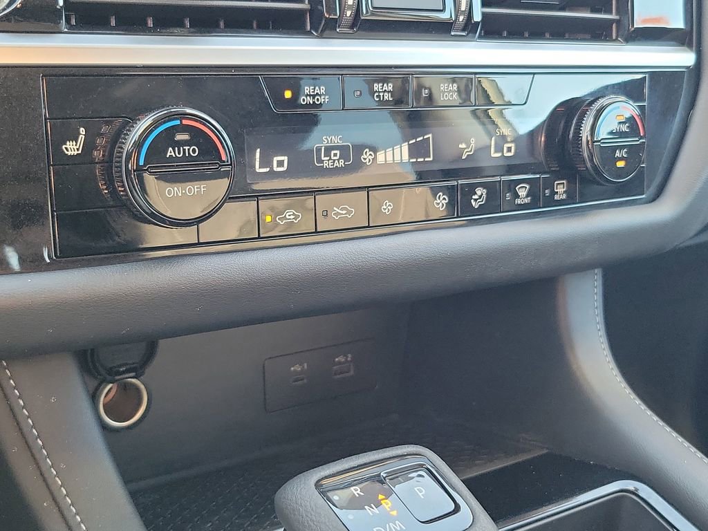 Used 2025 Nissan Pathfinder SV FWD image 29