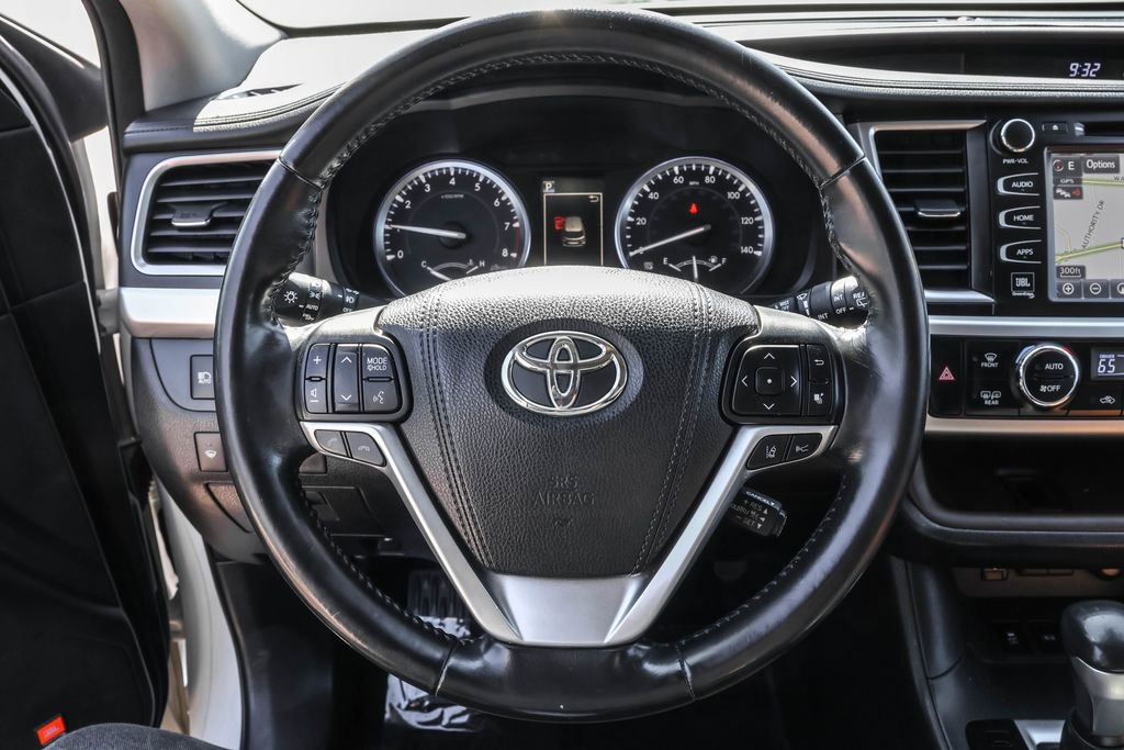 Used 2017 Toyota Highlander Limited AWD/4WD image 21