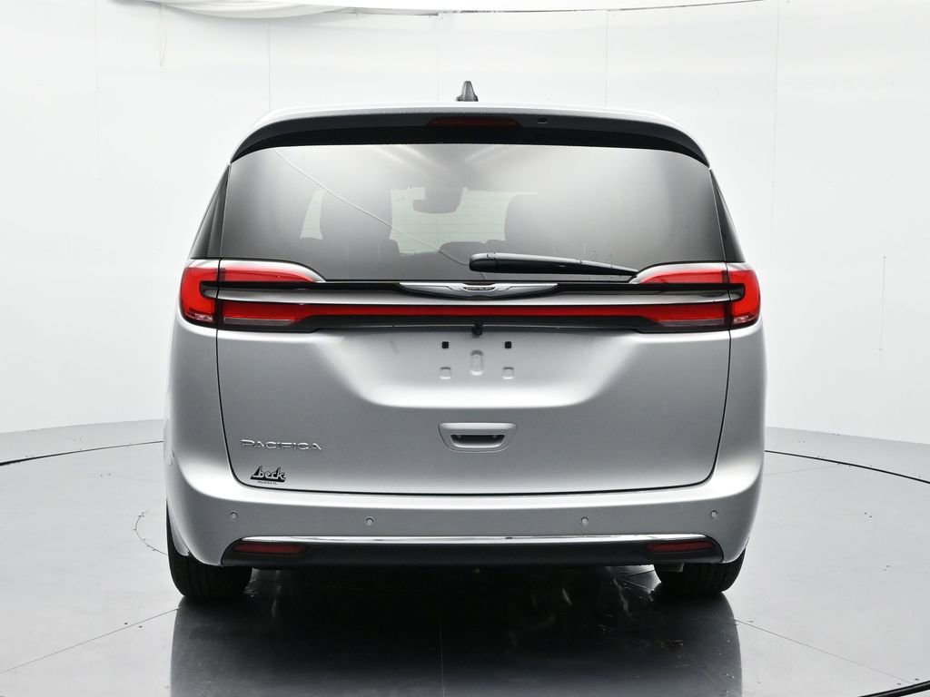 New 2026 Chrysler Pacifica Select FWD image 6