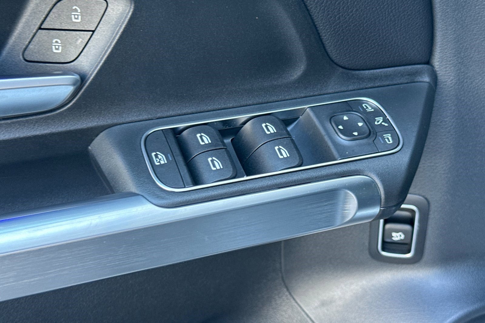 Used 2025 Mercedes-Benz GLB 250 250 image 13