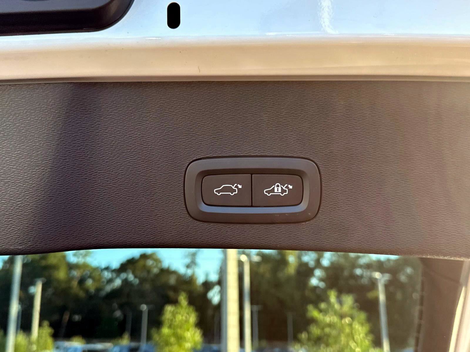 Certified 2023 Volvo C40 P8 Recharge Plus image 12
