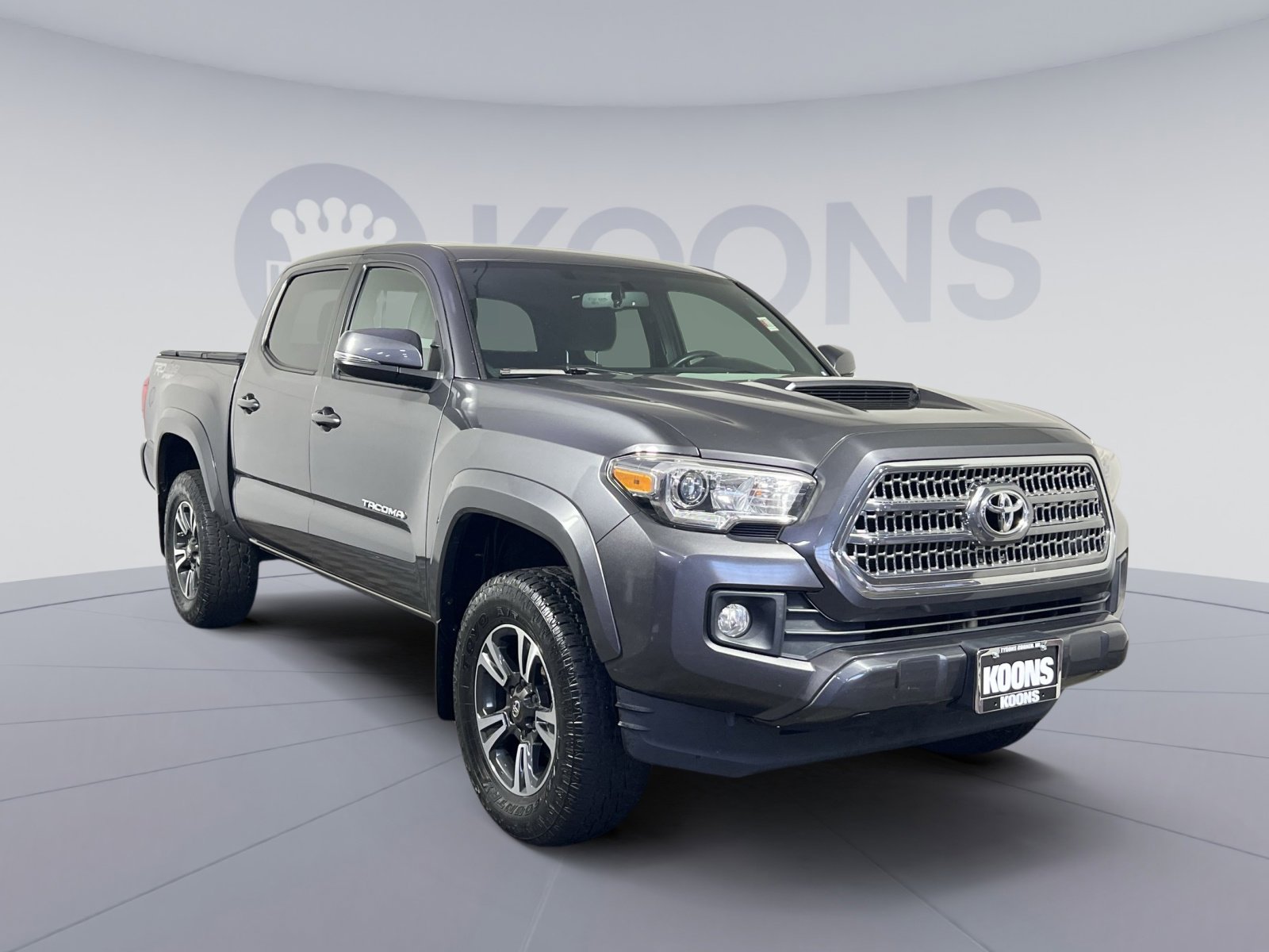 Used 2017 Toyota Tacoma TRD Sport image 10