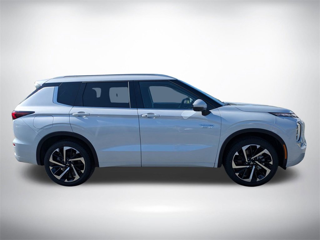 New 2025 Mitsubishi Outlander SEL image 2