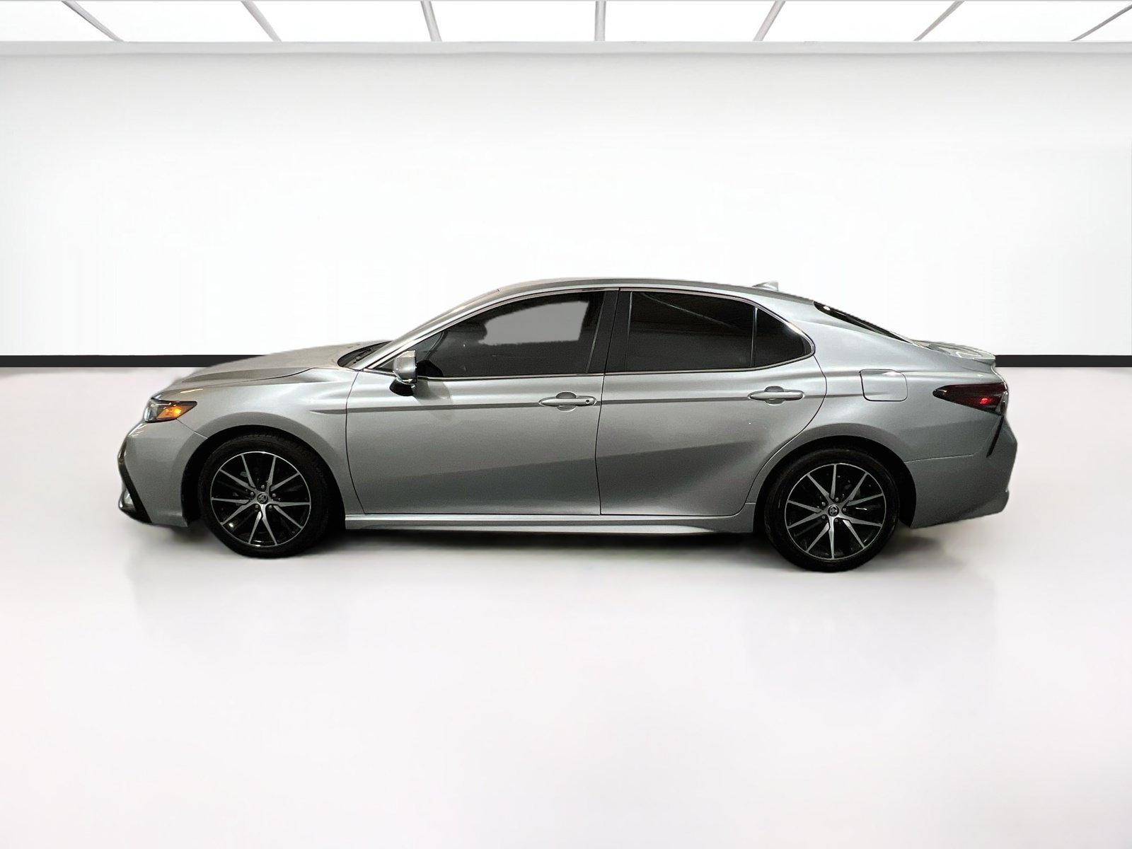 Used 2023 Toyota Camry SE FWD image 21