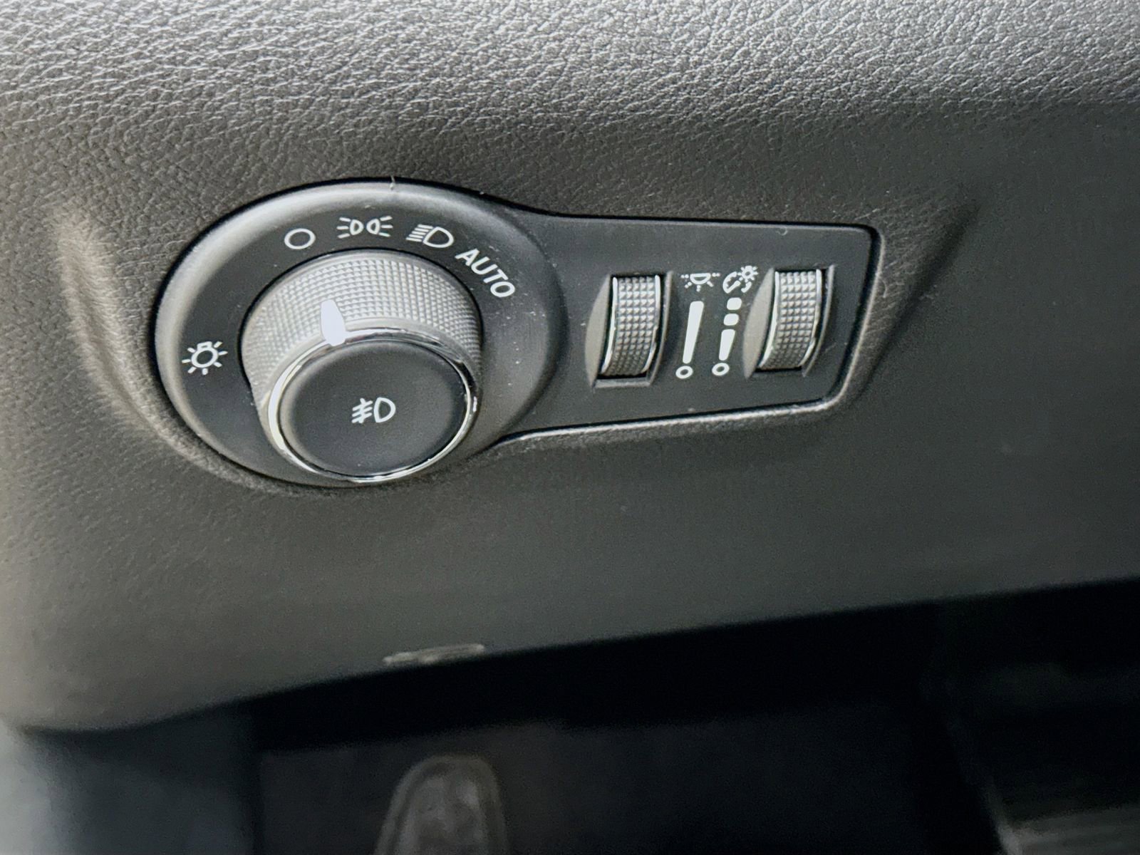 Used 2024 Jeep Compass Latitude image 12