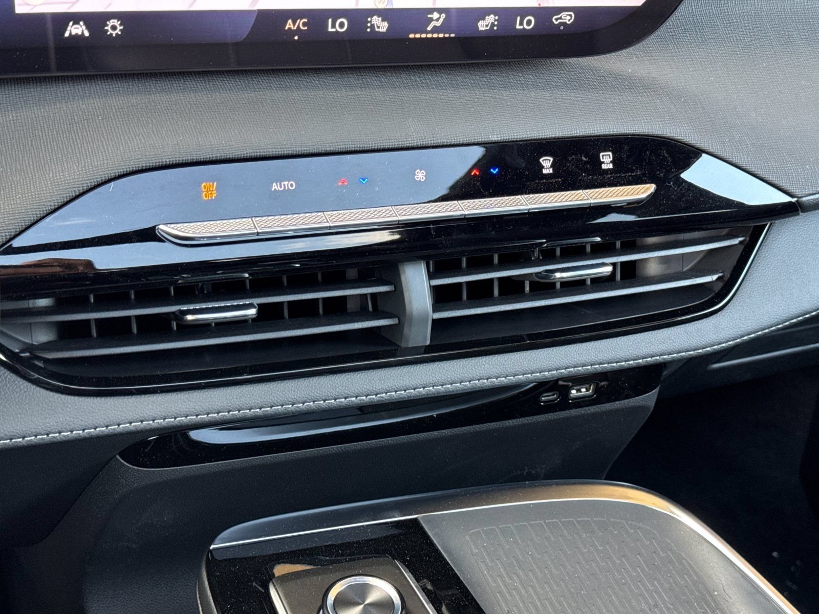 New 2026 Buick Enclave Sport Touring w/ Power Package FWD image 22