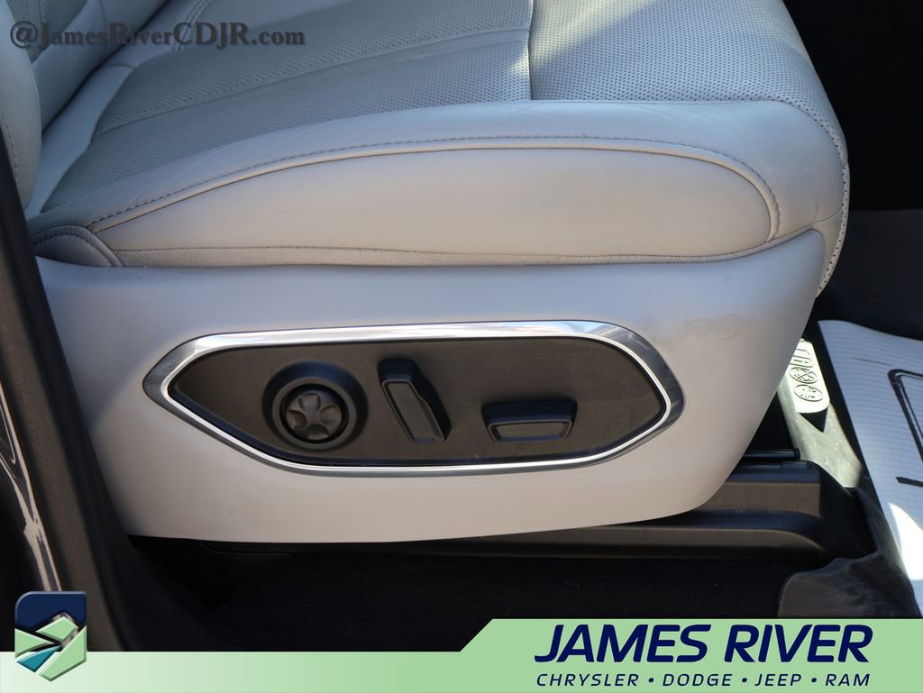 Used 2024 Jeep Wagoneer Series II w/ Flexible Seating Group image 10