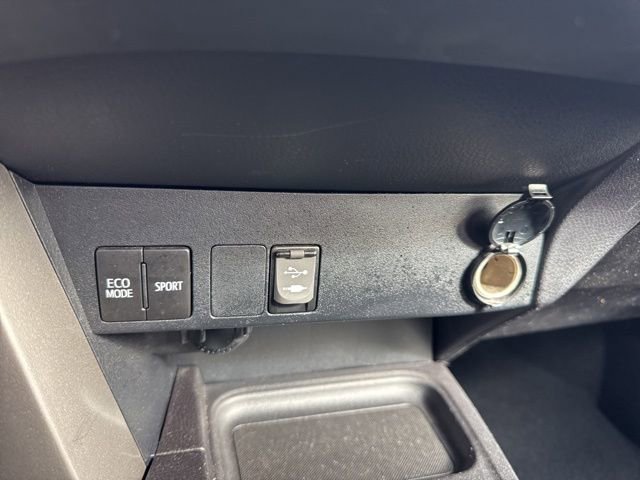 Used 2018 Toyota RAV4 LE w/ All Weather Liner Package image 17