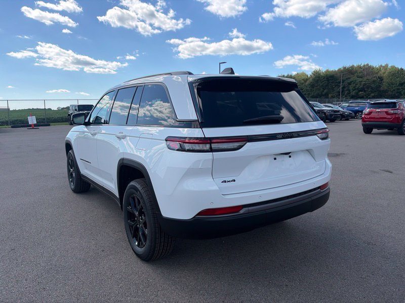 New 2026 Jeep Grand Cherokee Altitude AWD/4WD image 8