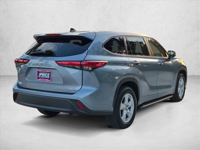 Used 2023 Toyota Highlander LE FWD image 5
