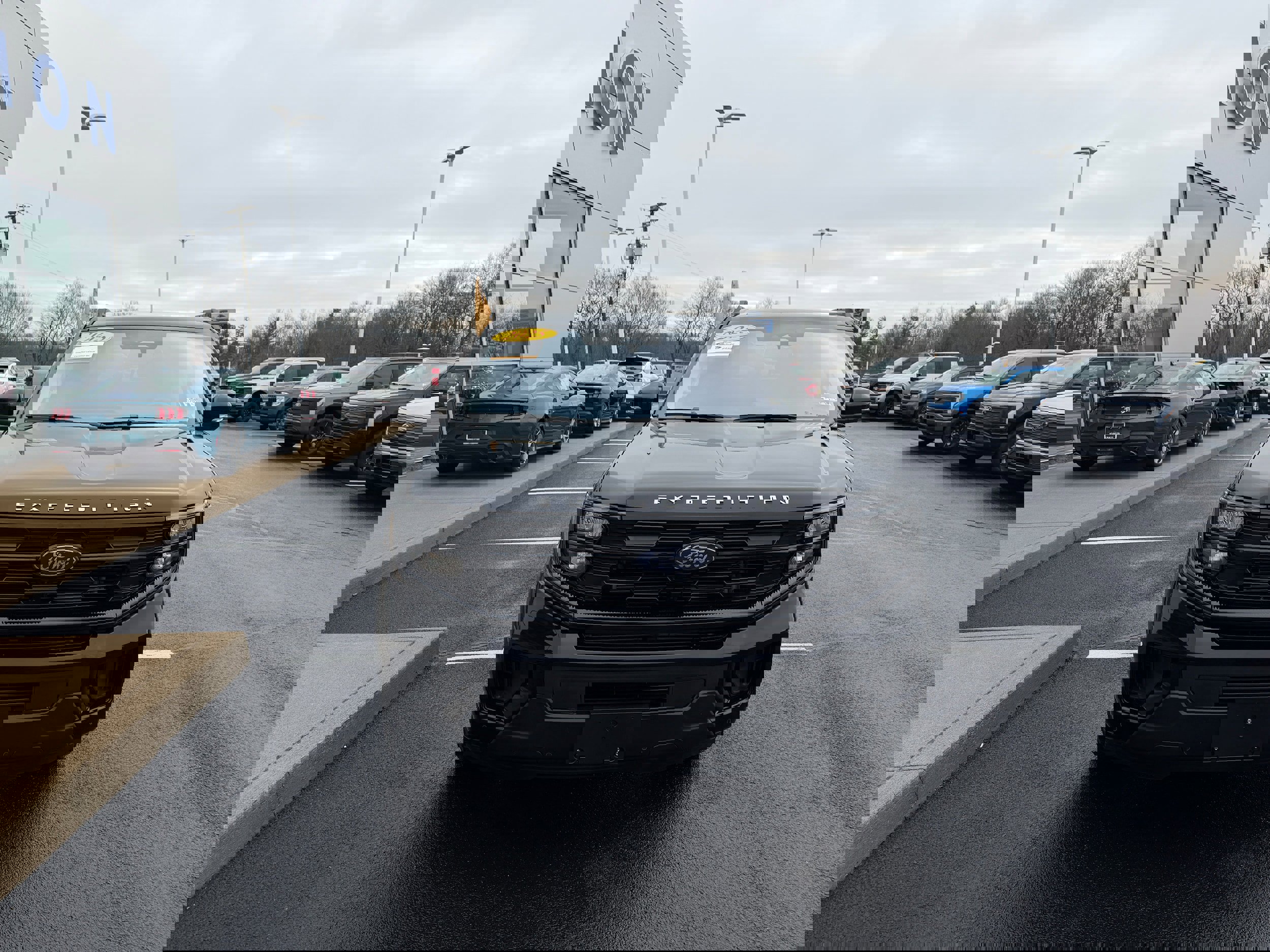 Certified 2025 Ford Expedition Active AWD/4WD image 3