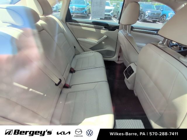 Used 2017 Volkswagen Passat 1.8T SE FWD image 7