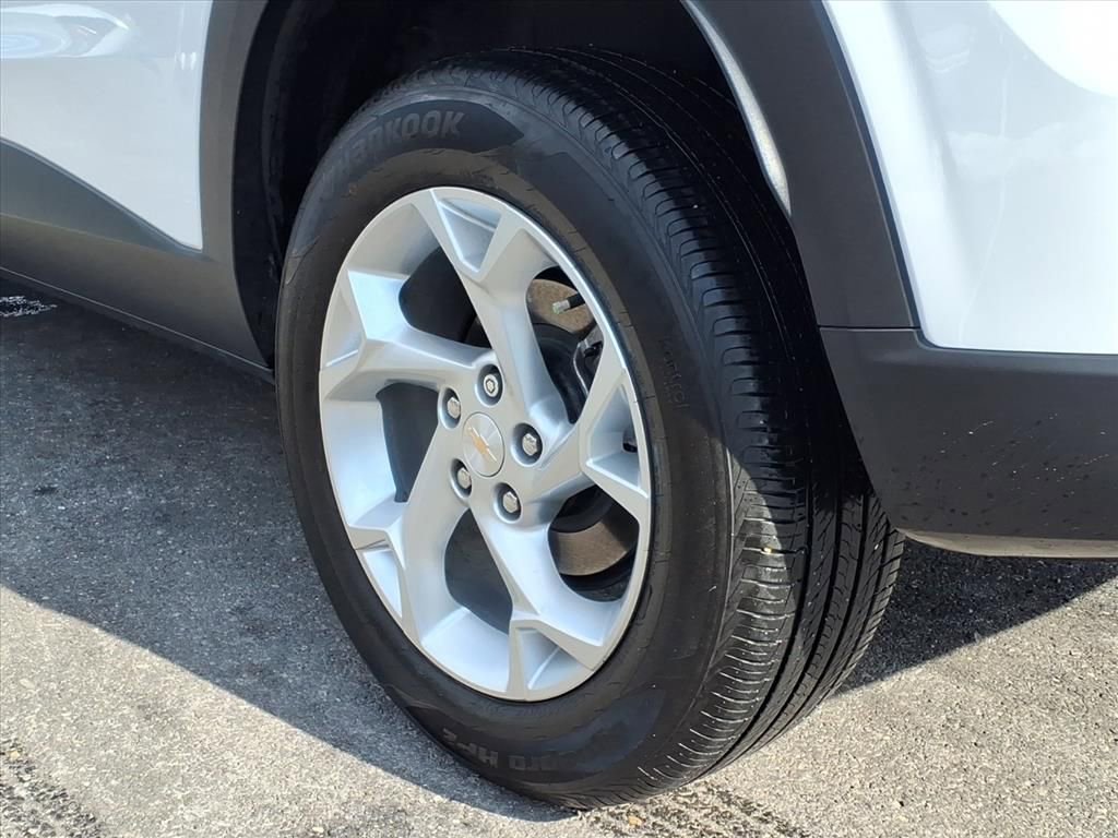 Used 2024 Chevrolet Trax LS w/ LS Convenience Package image 9