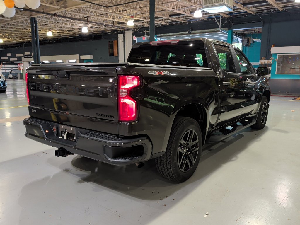 Used 2022 Chevrolet Silverado 1500 Custom w/ LPO, Blackout Package AWD/4WD image 9